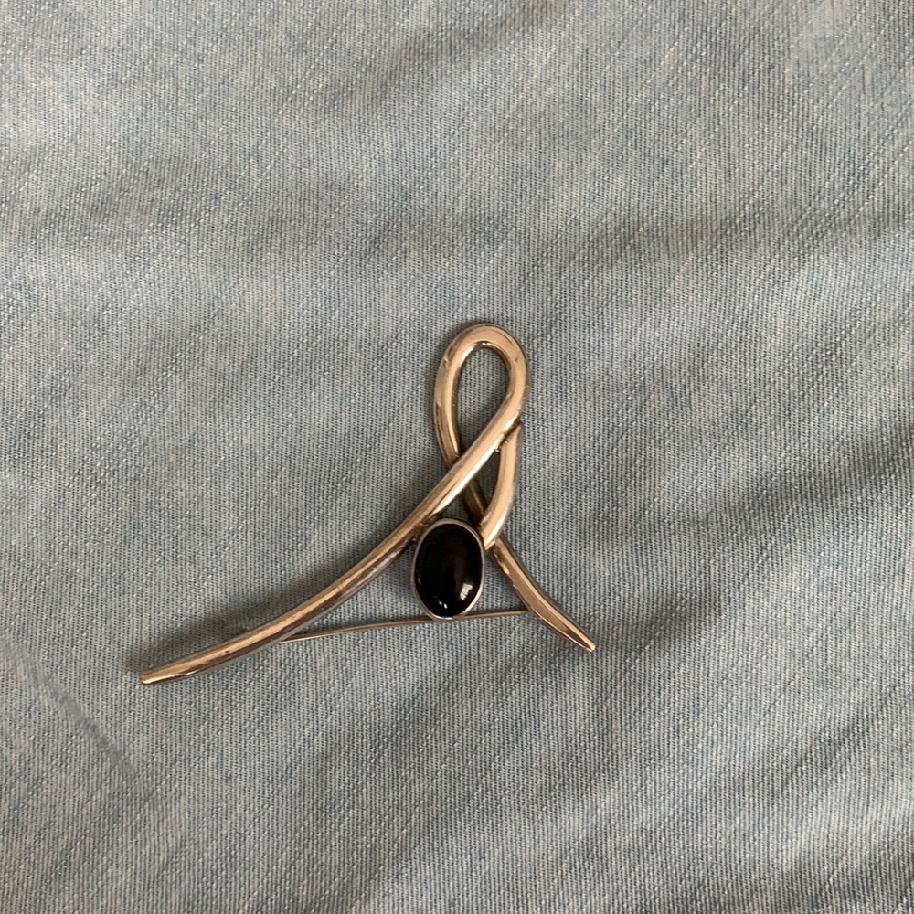 Vintage Silver and onyx pin